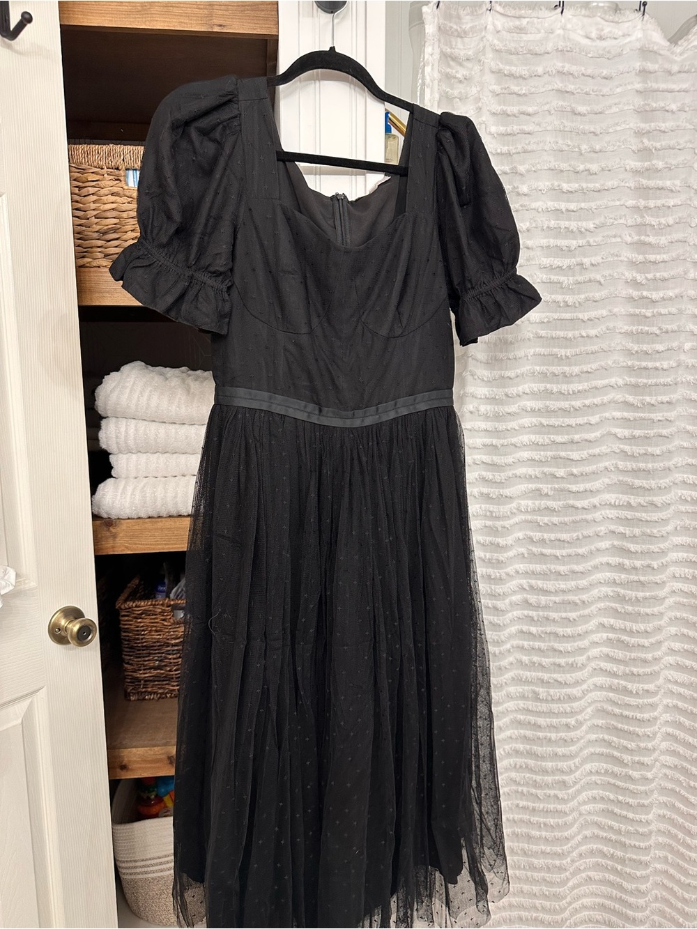 Ivy City Co Black Puff Sleeve Midi Dress